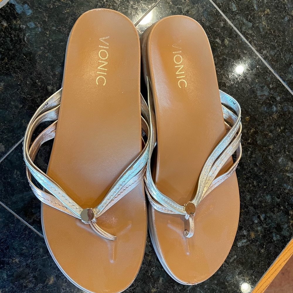 Vionic Women's Stylish Tan and Silver Sandals
